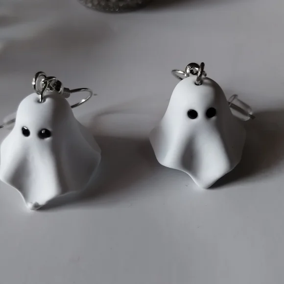 Handmade Cute Ghost Earrings Get Ready For Halloween With These Resin Ghost 👻👻 - Picture 2 of 3